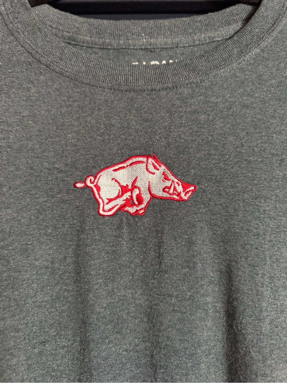 Arkansas Razorbacks Embroidered Gray Tee Men’s L